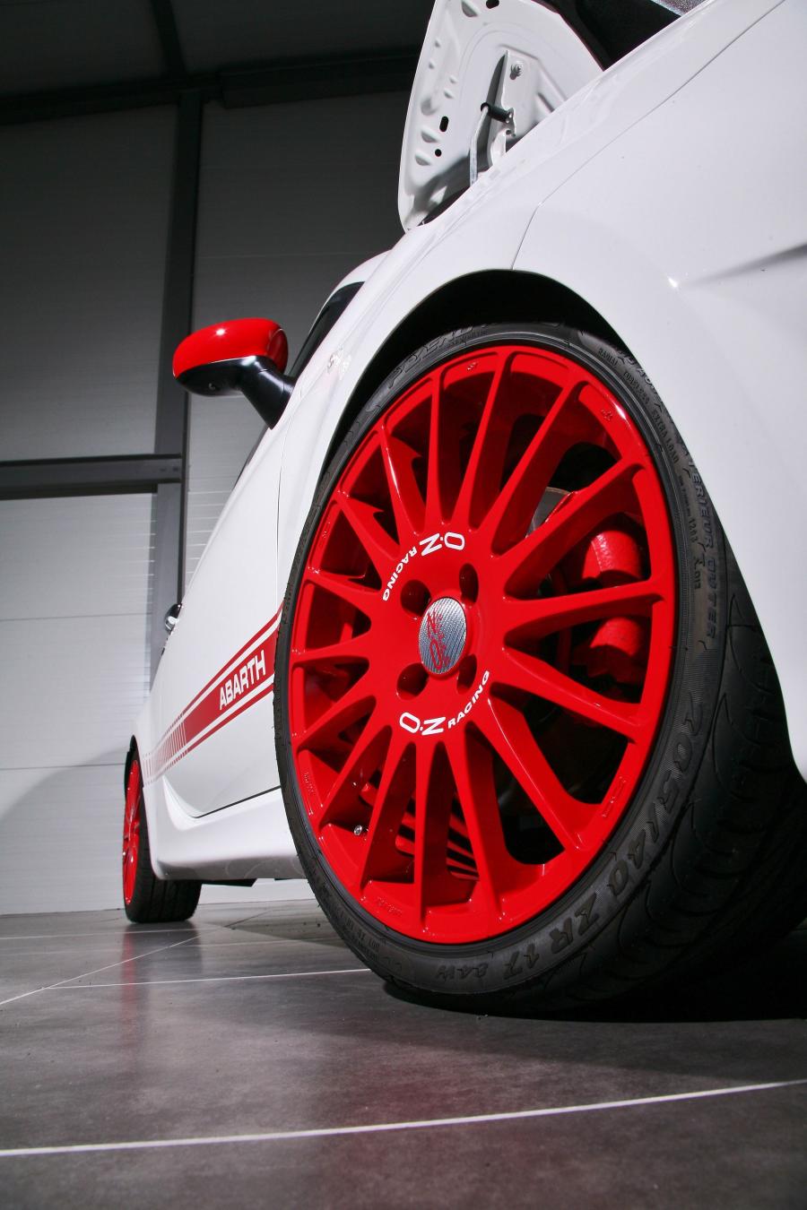  Fiat 500 Abarth by Karl Schnorr 2009 года  (фото 7 из 12)